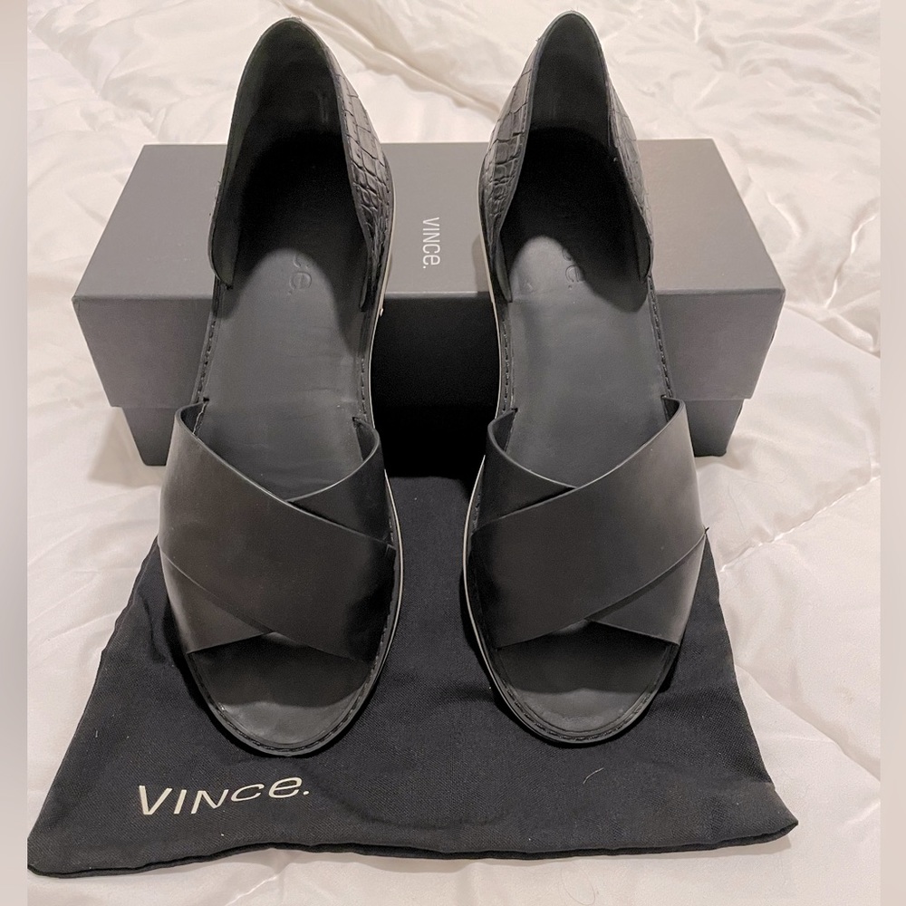 Vince Ida Open-Toe Leather Flat Black w Bone sole 8.5M